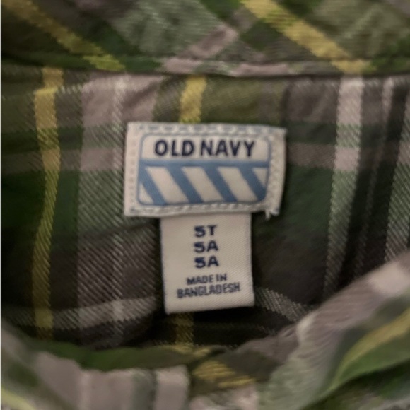 Cozy, Fall button-down flannel shirt.   Size 5T Old Navy - Picture 2 of 3